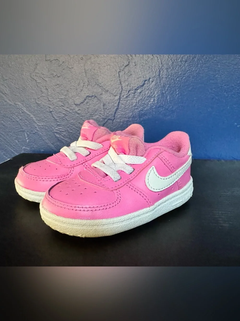 Nike force 1 Crib Pink and White Toddler Low-Top Sneakers
